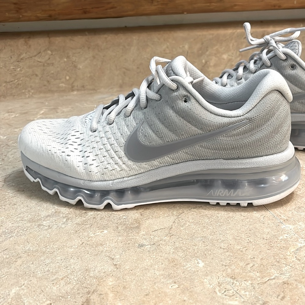 Nike air max 2017, brand new wore one time. Size 7. White and gray.